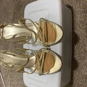 Bakers (Gold heels) 11 M